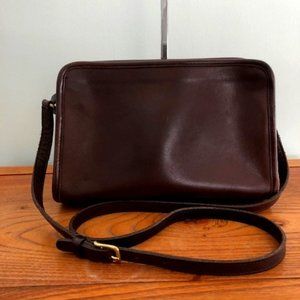 Classic Coach shoulder/crossbody bag in excellent condition
